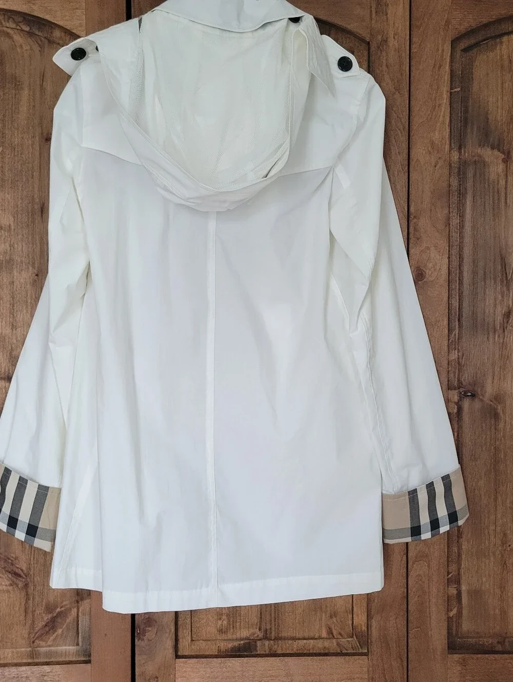 Burberry White Jacket with Signature Check Cuff Detail:2 - Picture 8 of 12